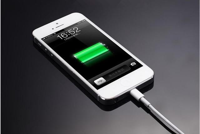 手機充電充滿100%電量將影響電池壽命？