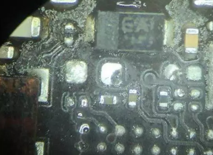 iPhone 6plus 屏幕閃白條怎么回事？如何解決