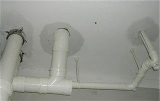 衛生間水管漏水到樓下怎么辦?常見解決方法有哪些？